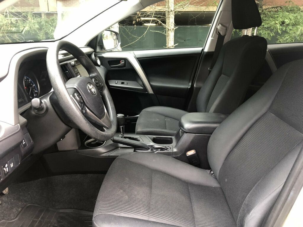 2017 Toyota RAV4 LE AWD - 23081680 - 8