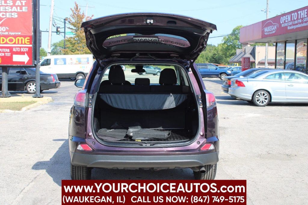2017 Toyota RAV4 LE AWD - 22910500 - 9