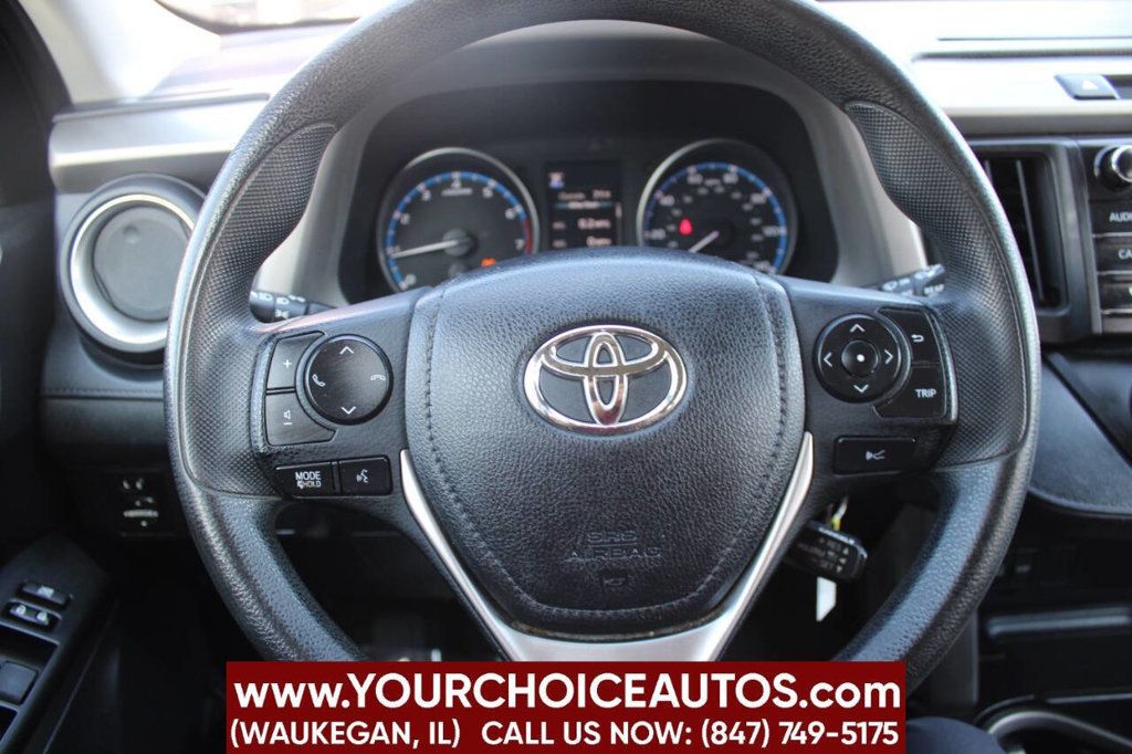 2017 Toyota RAV4 LE AWD - 22910500 - 19