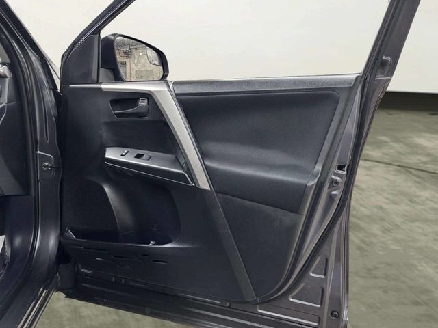 2017 Toyota RAV4 LE AWD - 23021465 - 17