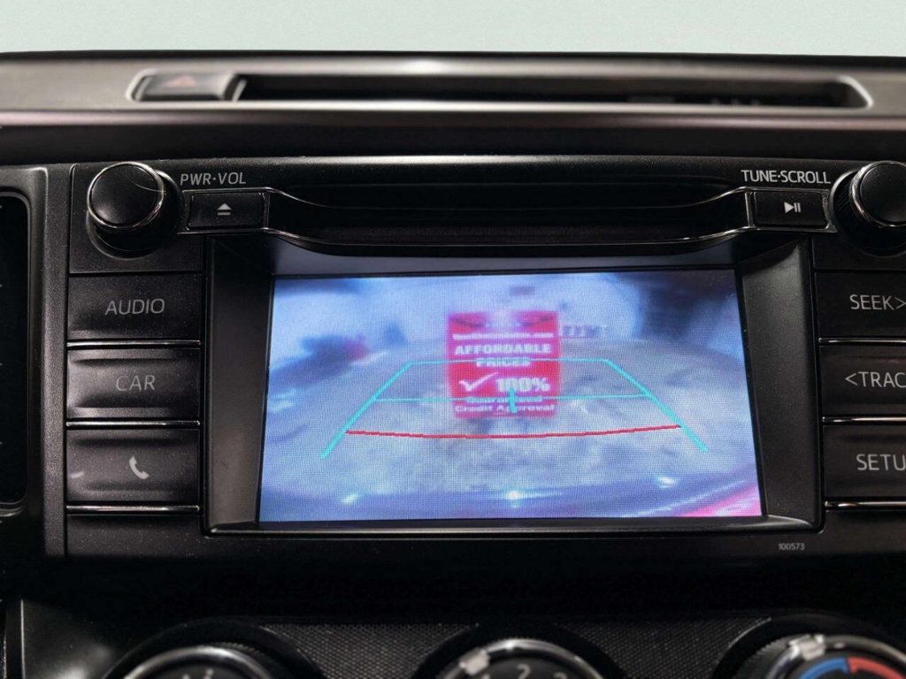2017 Toyota RAV4 LE AWD - 23021465 - 23