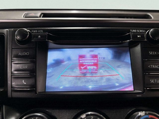 2017 Toyota RAV4 LE AWD - 23021465 - 23