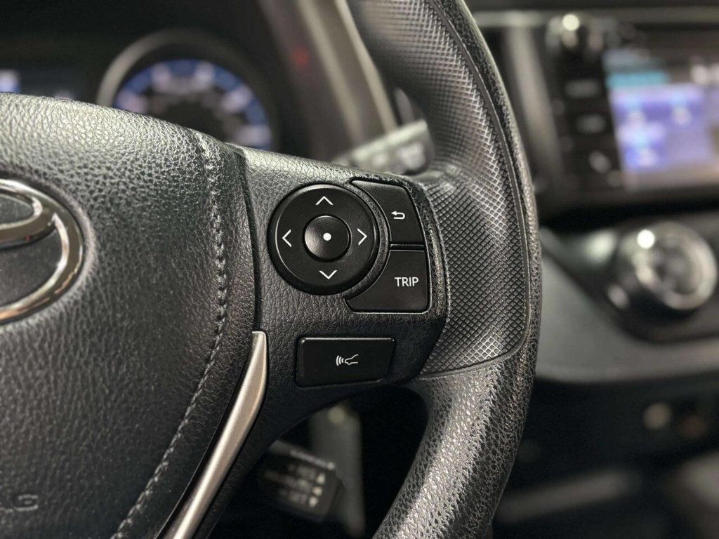 2017 Toyota RAV4 LE AWD - 23021465 - 26