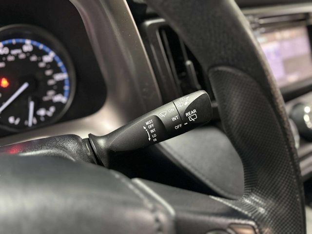 2017 Toyota RAV4 LE AWD - 23021465 - 28