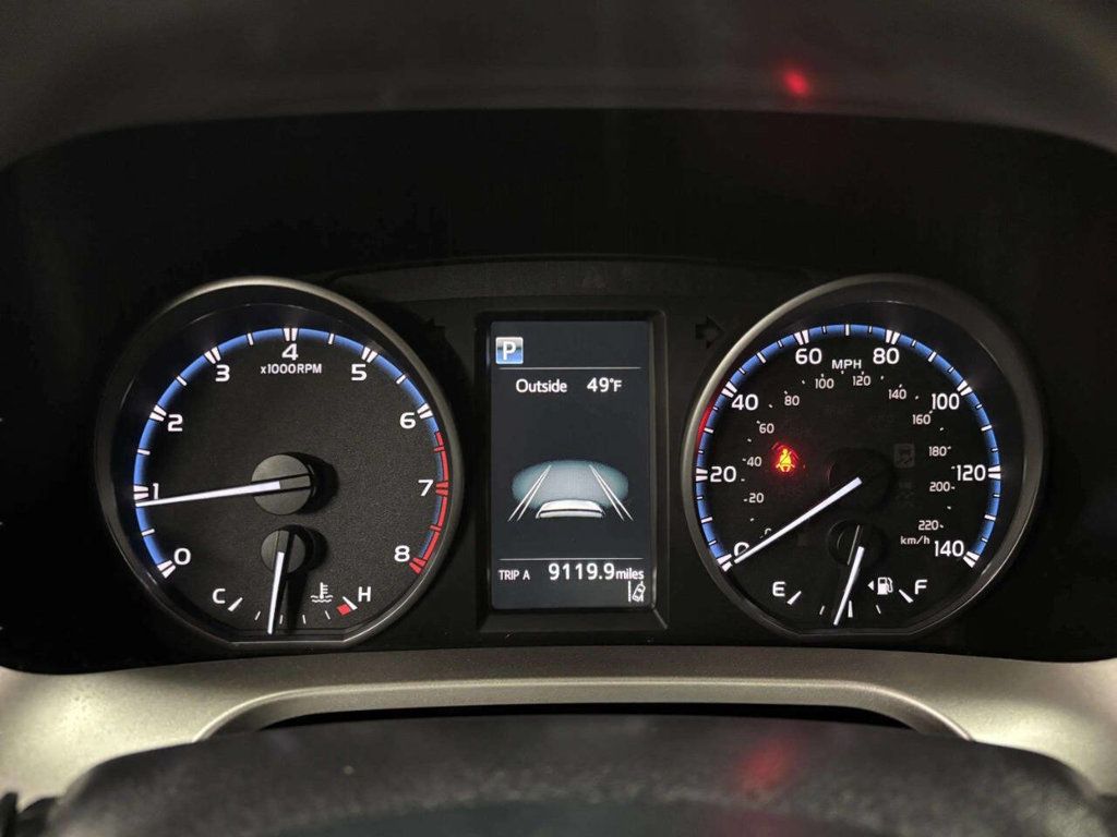 2017 Toyota RAV4 LE AWD - 23021465 - 30