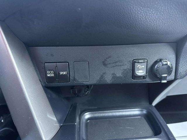 2017 Toyota RAV4 LE AWD - 23053549 - 18