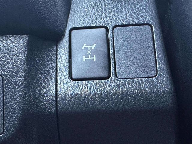 2017 Toyota RAV4 LE AWD - 23053549 - 19