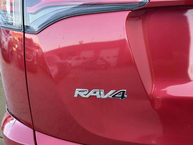 2017 Toyota RAV4 LE AWD - 23053549 - 32
