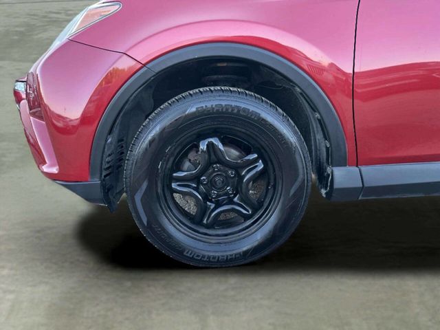 2017 Toyota RAV4 LE AWD - 23053549 - 33