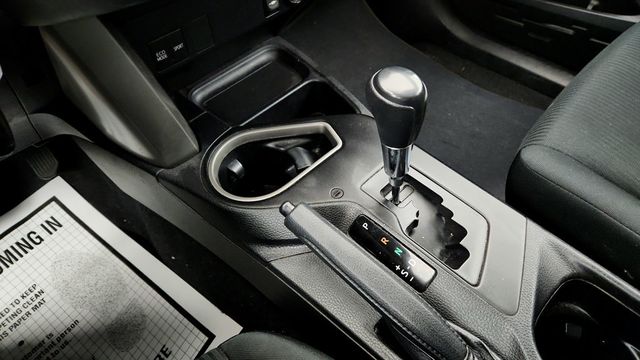 2017 Toyota RAV4 LE AWD - 22948119 - 15