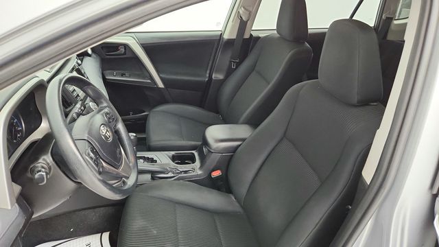 2017 Toyota RAV4 LE AWD - 22948119 - 18