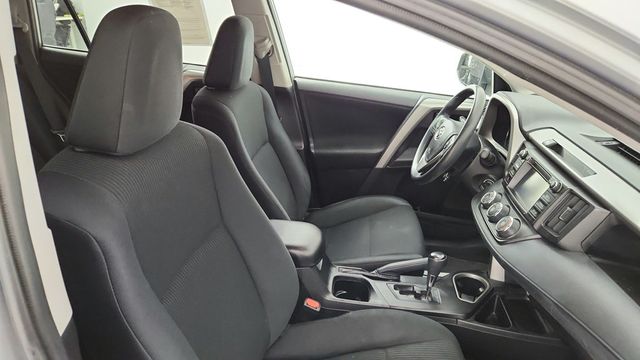 2017 Toyota RAV4 LE AWD - 22948119 - 19