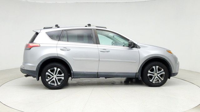 2017 Toyota RAV4 LE AWD - 22948119 - 3