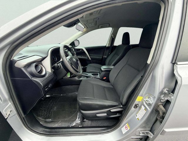 2017 Toyota RAV4 LE FWD - 23043955 - 13