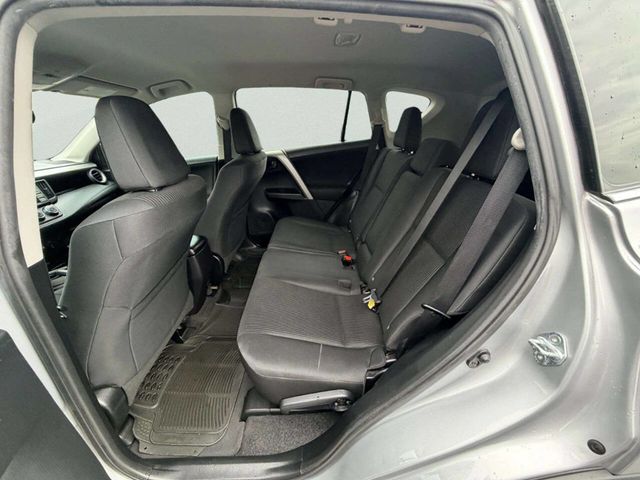 2017 Toyota RAV4 LE FWD - 23043955 - 18