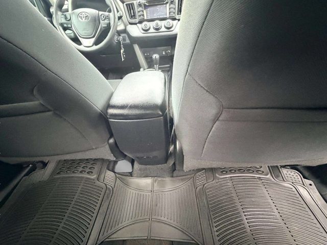 2017 Toyota RAV4 LE FWD - 23043955 - 22