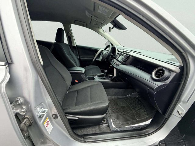 2017 Toyota RAV4 LE FWD - 23043955 - 24
