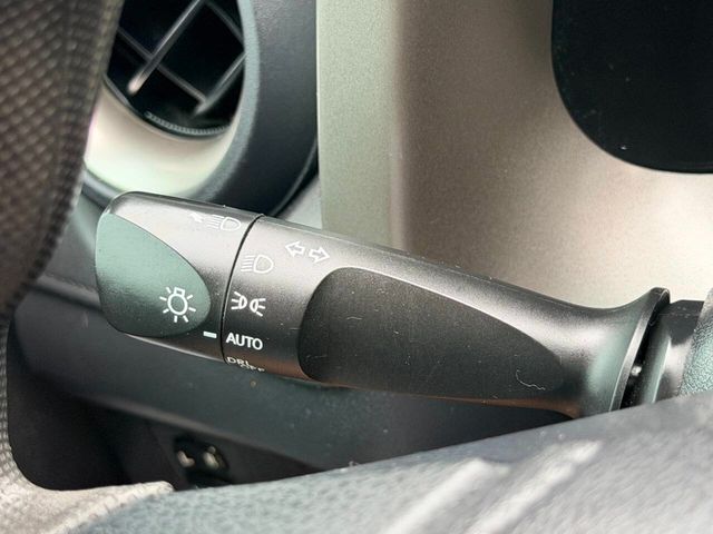 2017 Toyota RAV4 LE FWD - 23043955 - 28