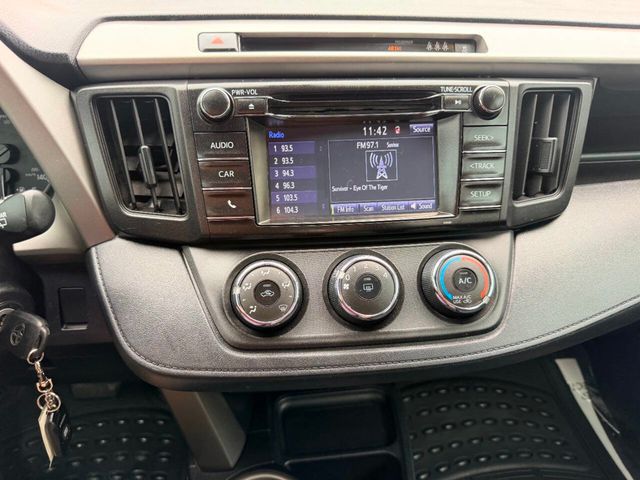 2017 Toyota RAV4 LE FWD - 23043955 - 31