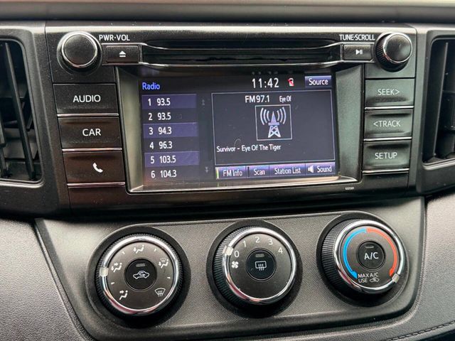 2017 Toyota RAV4 LE FWD - 23043955 - 32