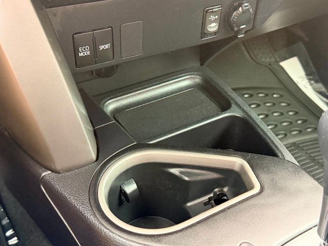 2017 Toyota RAV4 LE FWD - 23043955 - 34