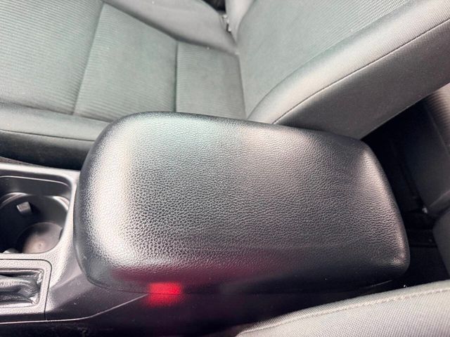 2017 Toyota RAV4 LE FWD - 23043955 - 36