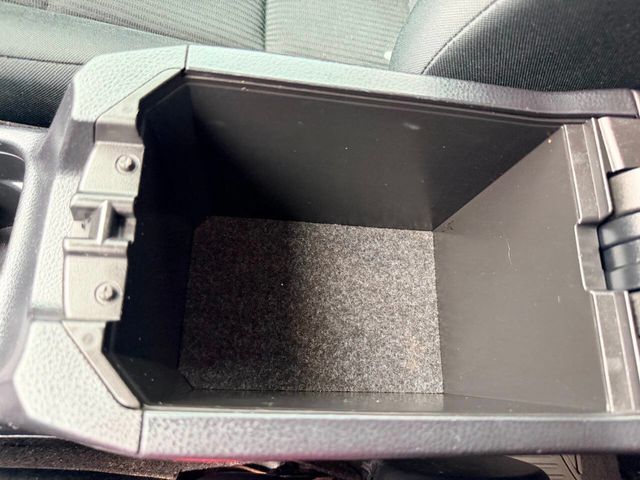 2017 Toyota RAV4 LE FWD - 23043955 - 38