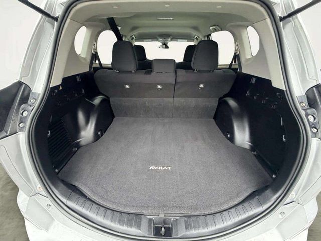 2017 Toyota RAV4 LE FWD - 23043955 - 4