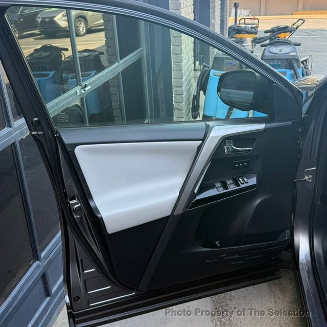 2017 Toyota RAV4 LIMITED 4WD W/LEATHER, NAVIGATION & MOONROOF - 22995894 - 18