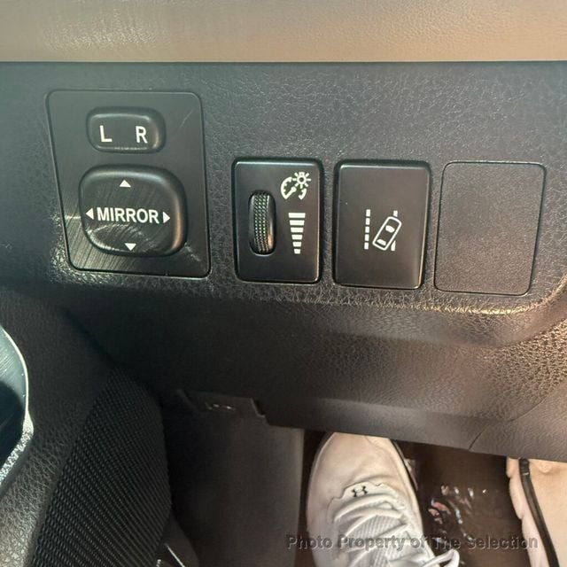 2017 Toyota RAV4 LIMITED 4WD W/LEATHER, NAVIGATION & MOONROOF - 22995894 - 33