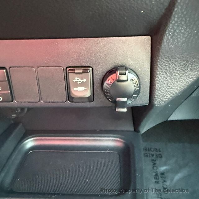 2017 Toyota RAV4 LIMITED 4WD W/LEATHER, NAVIGATION & MOONROOF - 22995894 - 34