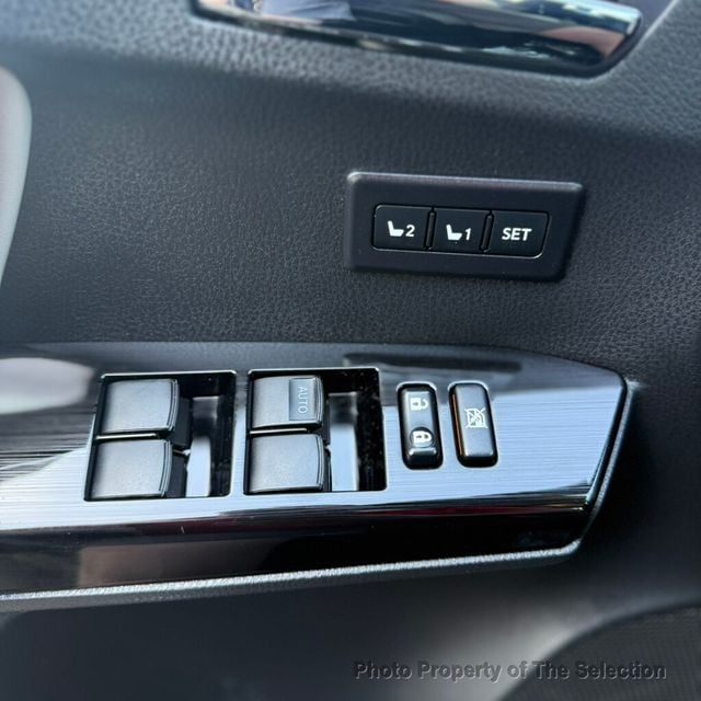 2017 Toyota RAV4 LIMITED 4WD W/LEATHER, NAVIGATION & MOONROOF - 22995894 - 35