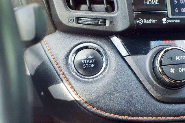 2017 Toyota RAV4 LocalTrade/SE-AWD/HeatedSeats/PowerMoonroof/BackupCamera - 23008391 - 28