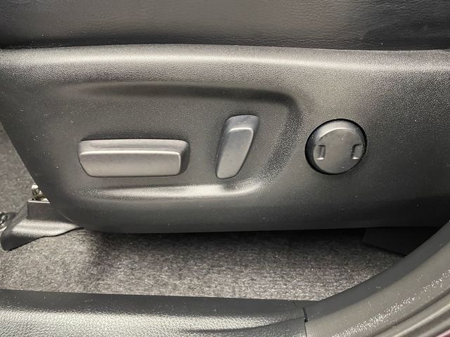 2017 Toyota RAV4 Platinum FWD - 22937507 - 13