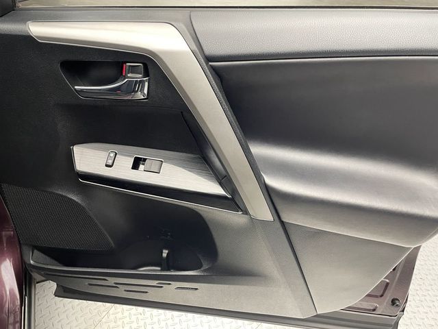 2017 Toyota RAV4 Platinum FWD - 22937507 - 14