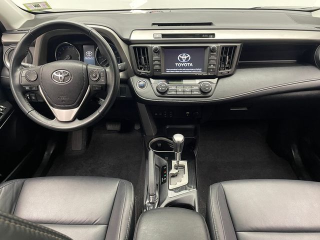 2017 Toyota RAV4 Platinum FWD - 22937507 - 18