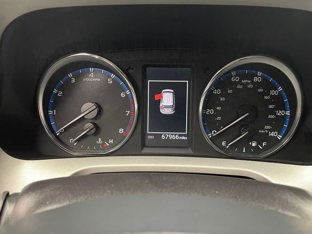 2017 Toyota RAV4 Platinum FWD - 22937507 - 23