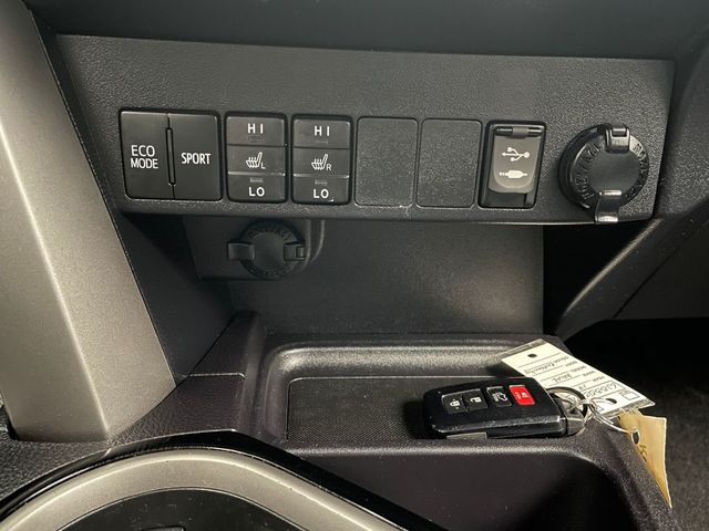 2017 Toyota RAV4 Platinum FWD - 22937507 - 26