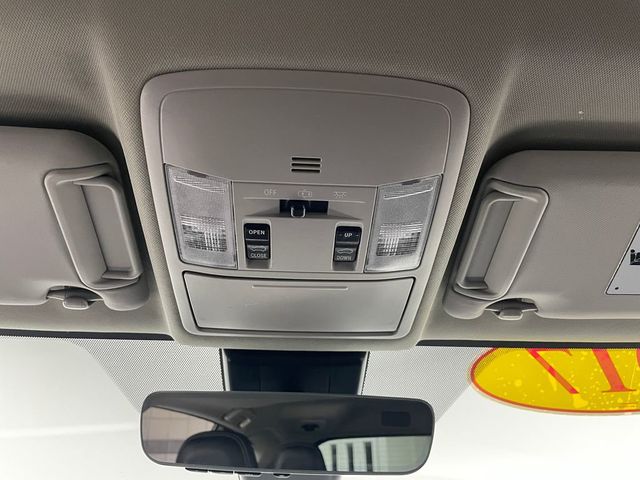 2017 Toyota RAV4 Platinum FWD - 22937507 - 28