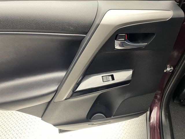 2017 Toyota RAV4 Platinum FWD - 22937507 - 29