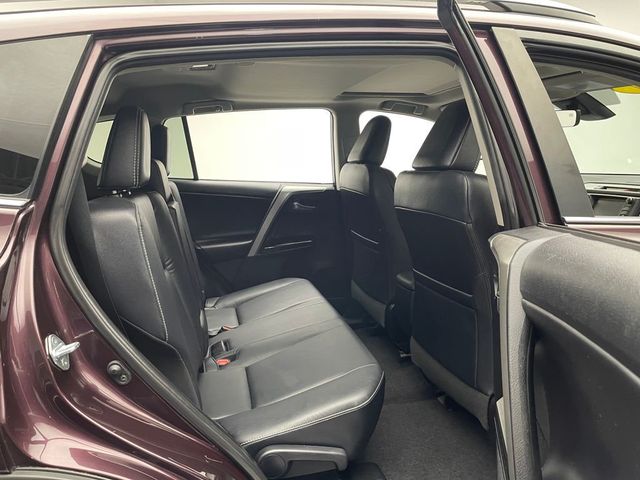 2017 Toyota RAV4 Platinum FWD - 22937507 - 33