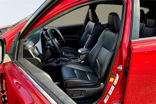 2017 Toyota RAV4 SE AWD - 22937787 - 9