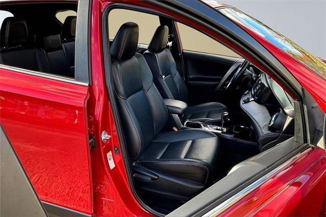 2017 Toyota RAV4 SE AWD - 22937787 - 12