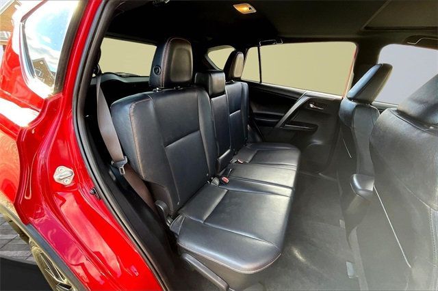 2017 Toyota RAV4 SE AWD - 22937787 - 13