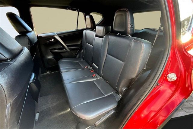 2017 Toyota RAV4 SE AWD - 22937787 - 16
