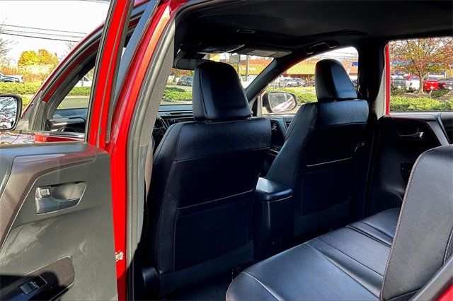 2017 Toyota RAV4 SE AWD - 22937787 - 17