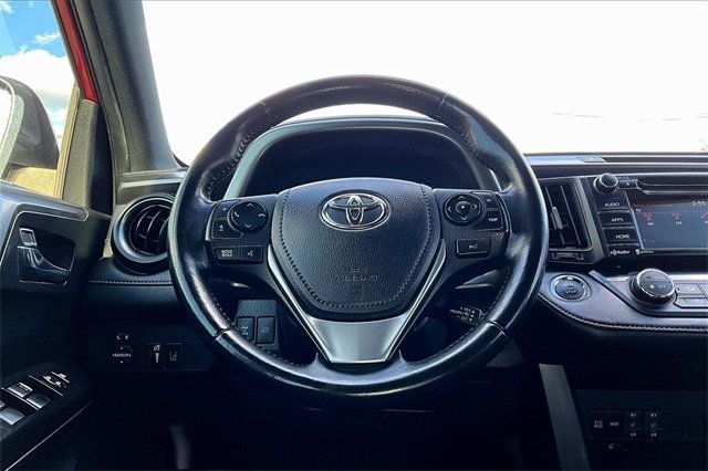 2017 Toyota RAV4 SE AWD - 22937787 - 19