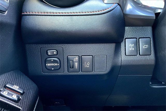 2017 Toyota RAV4 SE AWD - 22937787 - 27