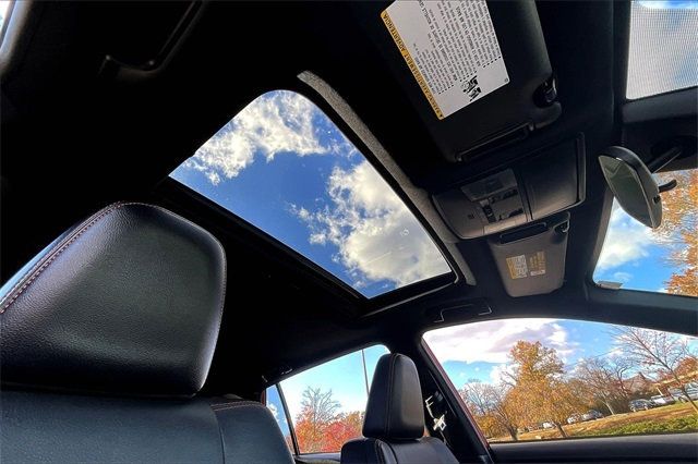 2017 Toyota RAV4 SE AWD - 22937787 - 32