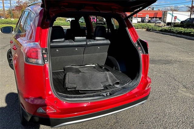 2017 Toyota RAV4 SE AWD - 22937787 - 33